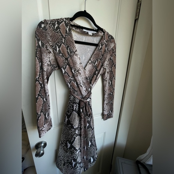 Diane Von Furstenberg Snake Print Wrap Dress with Pockets - Picture 3 of 11